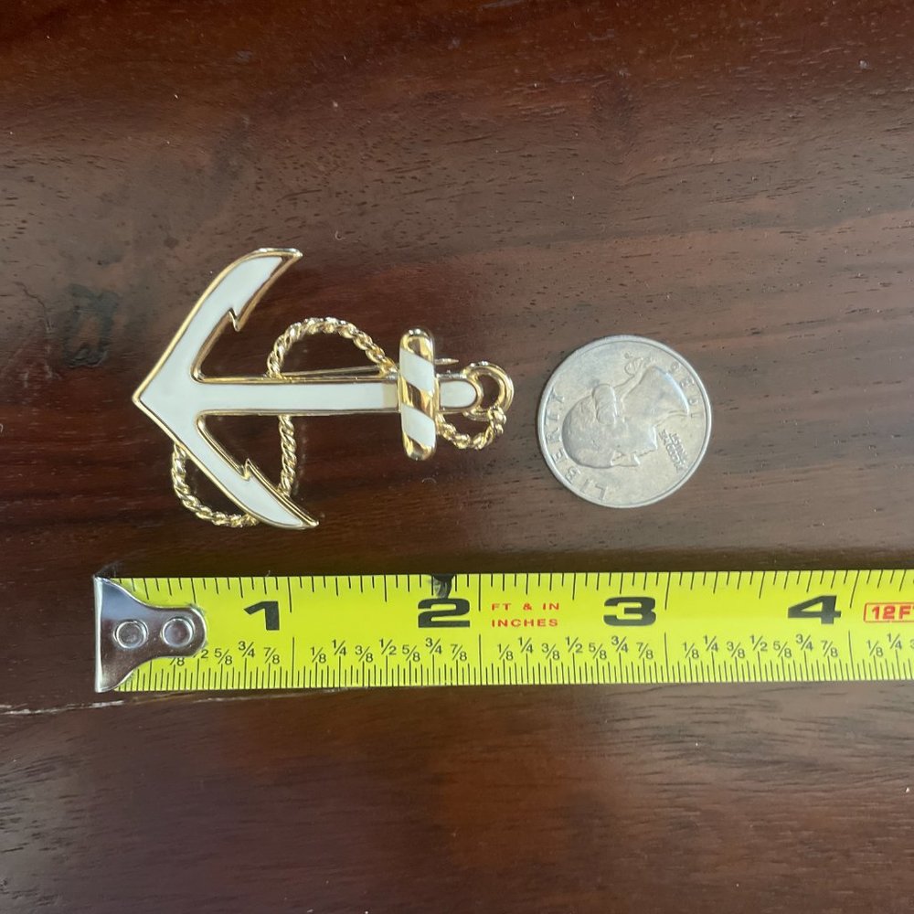 A Signed Monet Anchor Pin. Flesh and Gold Color Anchors Away - Picture 4 of 5